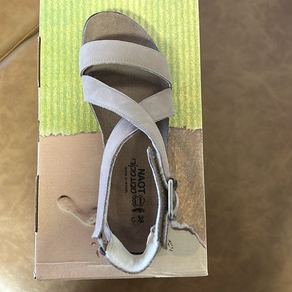 NAOT Rianna high top leather sandal . New in box. Cork and leather footbed - Picture 5 of 5